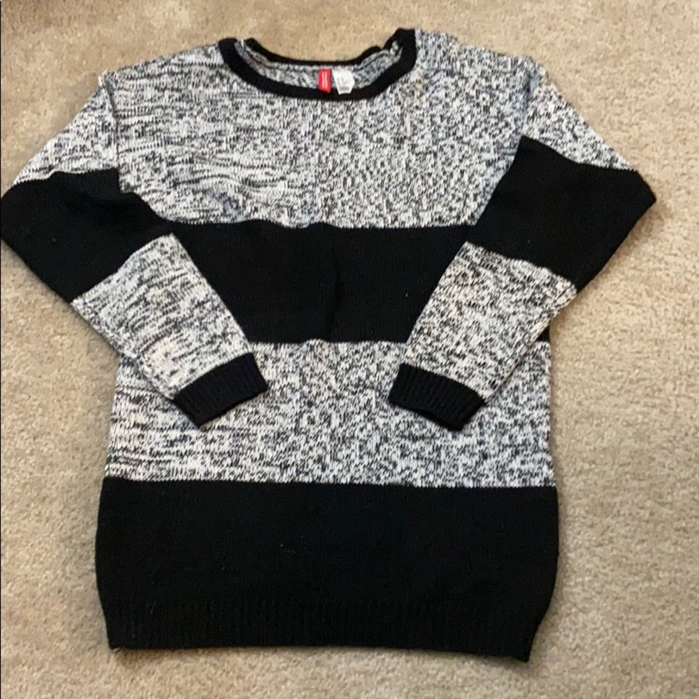 Crewneck long sweater, 3/4 length sleeves
